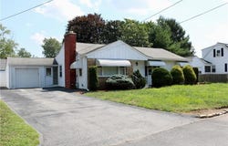 52 Kenyon Road, Cranston, RI 02910