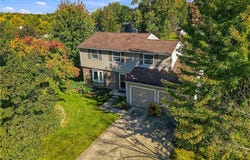 1005 Deepwood Drive, Macedonia, OH 44056