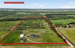 965 County Road 7611, Devine, TX 78016