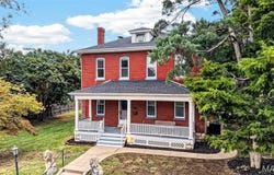 552 Clark Street, St Charles, MO 63301