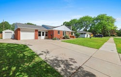 906 BLUEBIRD Street, DE PERE, WI 54115-3203