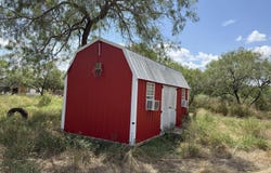 305 Avenue E, Christine, TX 78012
