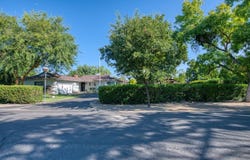 5437 E Buckingham Way, Fresno, CA 93727