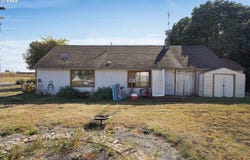 2240 FERRY St, Albany, OR 97322