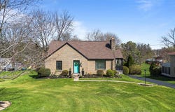 211 Patton Dr, Coraopolis, PA 15108