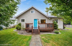 405 Sunset Dr, Pinehurst, ID 83850