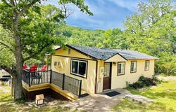 52 Random Road, Edwards, MO 65326