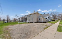 1604 5th Avenue, Grinnell, IA 50112