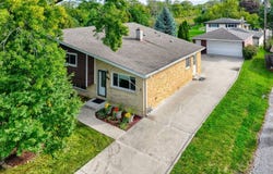 829 N Howard Avenue, Elmhurst, IL 60126