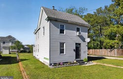 40 W CHESAPEAKE Avenue, CRISFIELD, MD 21817