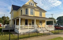 9 E Broadway, Trenton, IL 62293