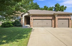 1991 N Parkway Place, Strafford, MO 65757