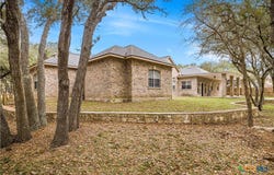 233 Post Oak Bend, Inez, TX 77968
