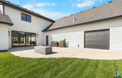 202 Central Cir, Harrisburg, SD 57032
