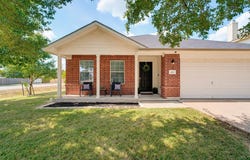 201 Hanstrom Dr, Hutto, TX 78634
