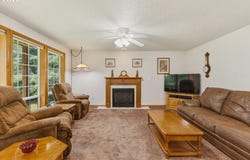 558 SPRUCE CREEK Rd, Longview, WA 98632