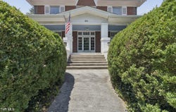201 E 9th Avenue, Johnson City, TN 37601