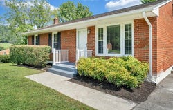 207 Hillview Dr, Roanoke, VA 24019