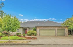 11415 SE HIGHLAND Loop, Clackamas, OR 97015