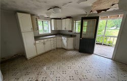 1054 Marelda Ave, Donora, PA 15033