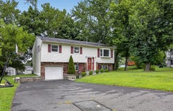 32 Surrey Road, Chester, NY 10918