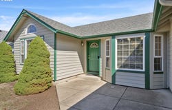 2362 LOCH Dr, Springfield, OR 97477