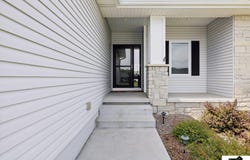 1426 E 9th Street, Hickman, NE 68372