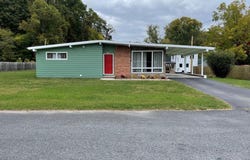 523 Docie St, Damascus, VA 24236-1110