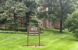 453 Raintree Drive, Glen Ellyn, IL 60137