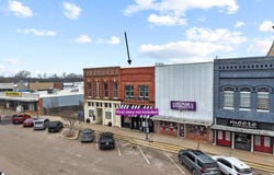 121 E 5th Street, Bonham, TX 75418