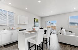 2743 V St, Springfield, OR 97477