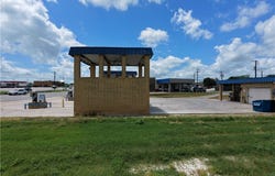 207 S Nueces, George West, TX 78022