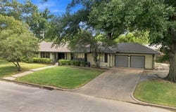 2706 E 57th Street, Tulsa, OK 74105