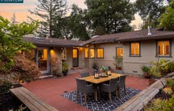 19 Valley Dr, Orinda, CA 94563