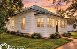 202 E Jackson Street, Sigourney, IA 52591