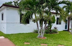 330 W 40th Pl, Hialeah, FL 33012
