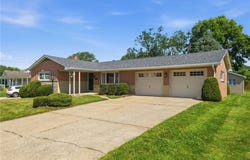 306 Pine St, Zelienople, PA 16063