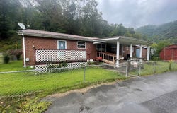 270 Ramey Addition, PINEVILLE, WV 24874