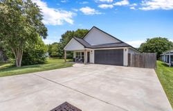 3220 Ash Avenue, Groves, TX 77619