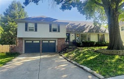 9102 W 81st Terrace, Overland Park, KS 66204