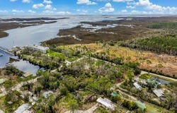 327 NW Second Ave, Steinhatchee, FL 32359