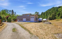 76566 DAVIS Rd, Oakridge, OR 97463