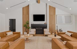 4830 Winnetka Avenue, Woodland Hills, CA 91364