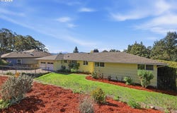 682 SUNSET Dr, Springfield, OR 97477