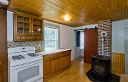 23 Maple St, Chester, MA 01011