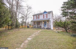 10 WHITING Avenue, BOYCE, VA 22620