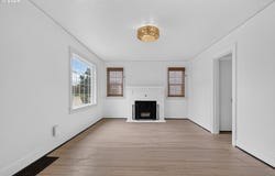 2275 CENTER St NE, Salem, OR 97301