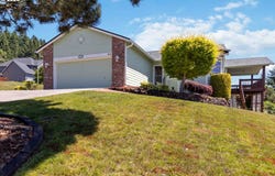 912 EDINBURGH Ct, Kelso, WA 98626