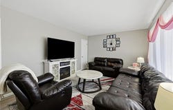 8646 SPLITLOG Avenue, Kansas City, KS 66112
