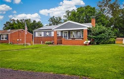 25 Highbury Rd, Cheswick, PA 15024